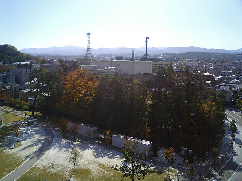 金沢市役所から眺める白山方向