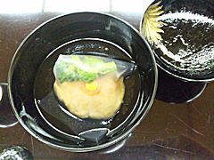 蟹と金沢自然薯のふかし　板蕨　柚子