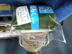笹寿司（鯖）と缶ビール