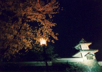 夜の石川門