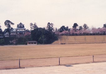 金沢城公園・新丸広場から見た五十間長屋の菱櫓