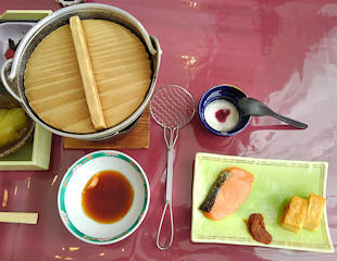 湯豆腐・鮭・玉子焼き