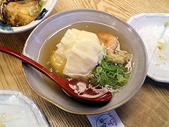 京豆腐と海老の湯葉あんかけ　７８０円也